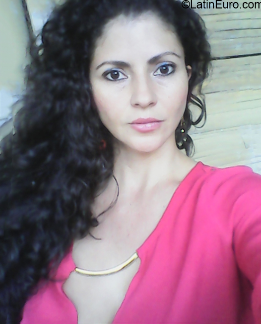 Date this passionate Colombia girl Bianca from Armenia CO27942