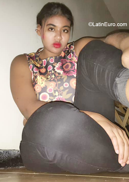 Date this funny Colombia girl Camila from Bogota CO28029