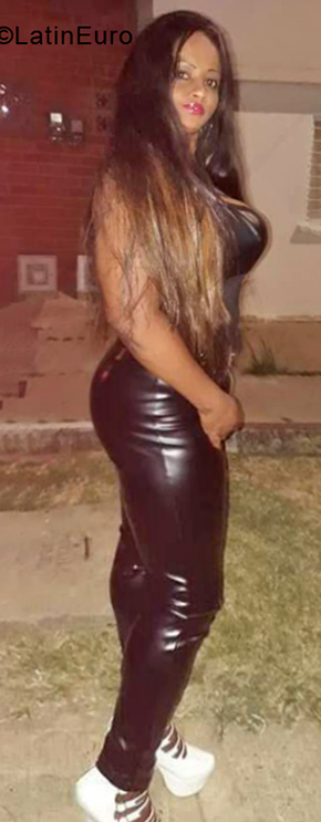 Date this voluptuous Colombia girl Zora from Cali CO28083