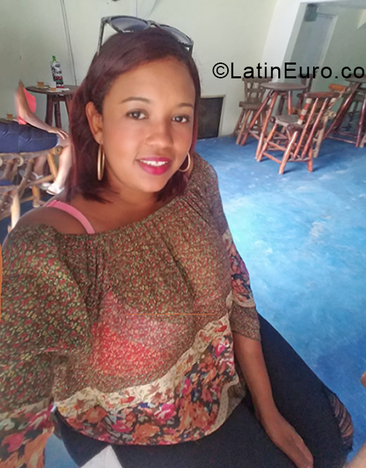 Date this good-looking Dominican Republic girl Gabriela from Santo Domingo DO38520