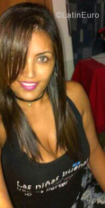 Date this athletic Venezuela girl Liliana from Valencia VE3373