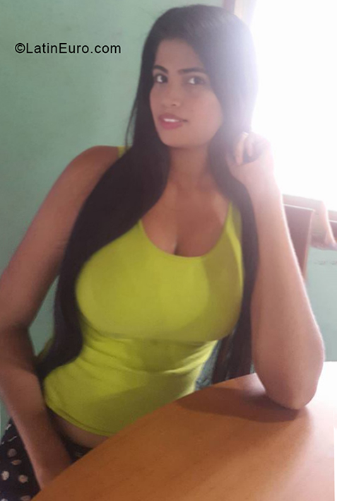 Date this tall Venezuela girl Vanessa from Ciudad Guayana VE3375