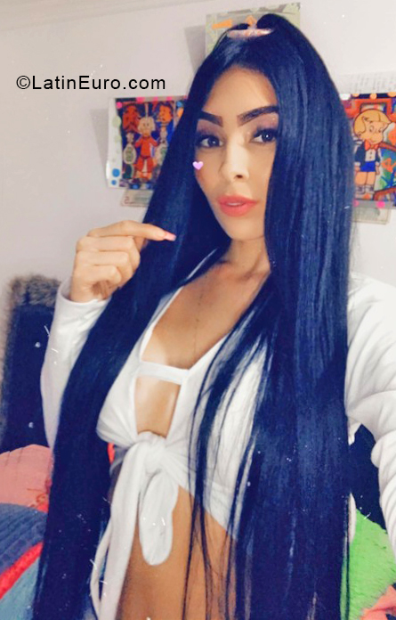 Date this attractive Colombia girl Saritha from Medellin CO28230