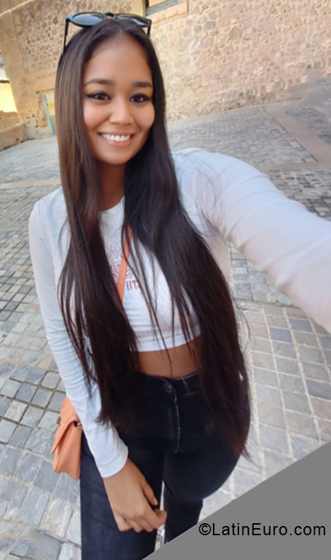 Date this foxy Spain girl Nasly from Murcia ES526