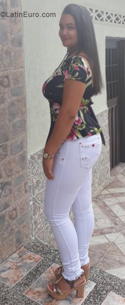 Date this nice looking Colombia girl Flor from Cartago CO28259