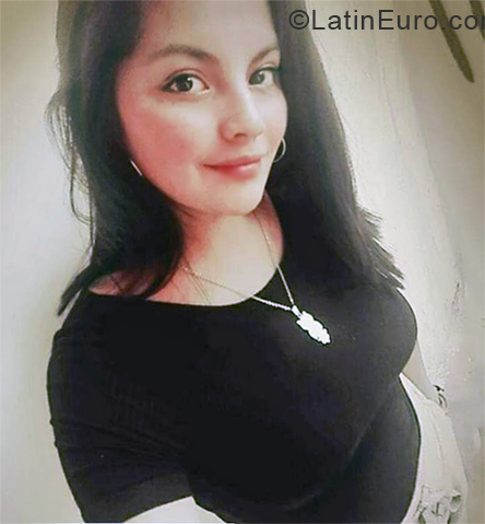 Date this attractive Peru girl Pamela Alejos from Lima PE1636