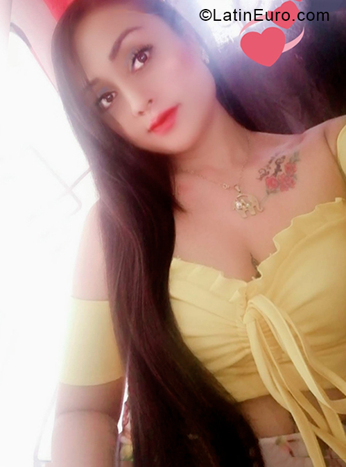 Date this lovely Colombia girl Claudia from Pereira CO28472