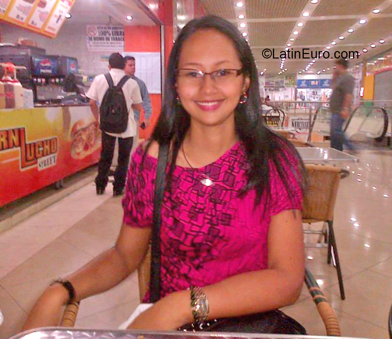 Date this stunning Venezuela girl Raxe from Maturin VE3488