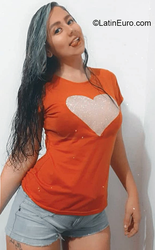 Date this foxy Colombia girl Nata from Valledupar CO28591