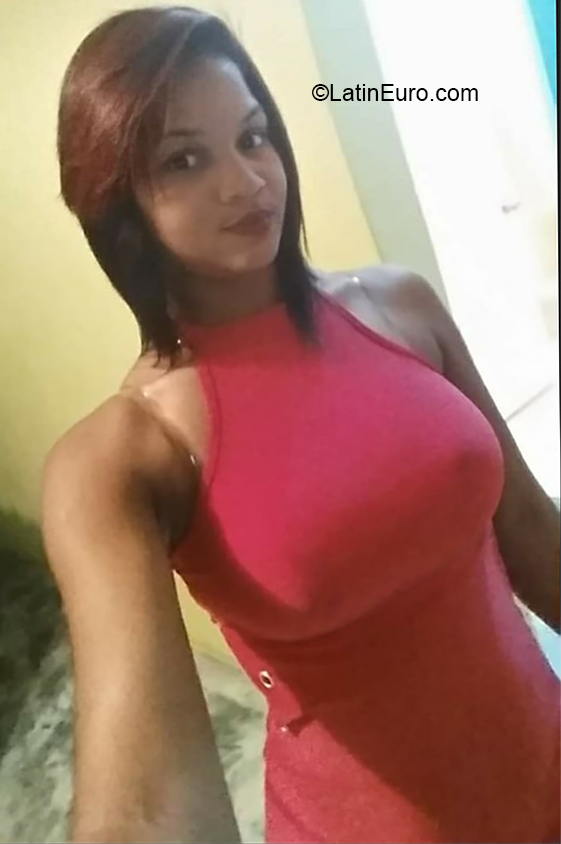 Date this sensual Dominican Republic girl Esther from Santo Domingo DO38783