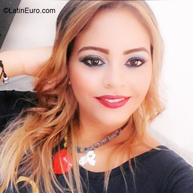 Date this athletic Venezuela girl Maria from Valencia VE3494