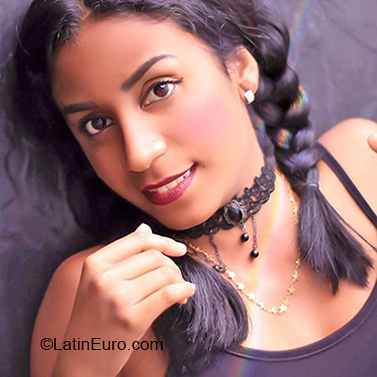 Date this hot Colombia girl Daniela from Cali CO28640