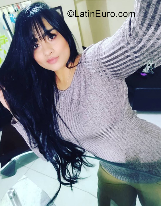 Date this good-looking Colombia girl Karen from Medellin CO28738