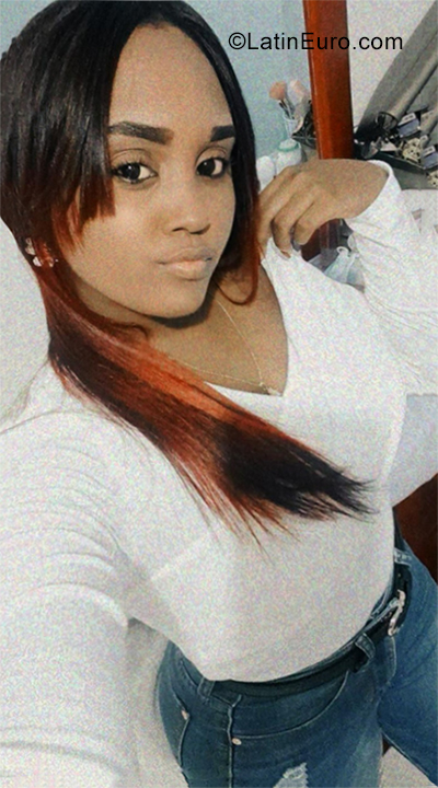 Date this voluptuous Dominican Republic girl Yenibel from Santo Domingo DO38922