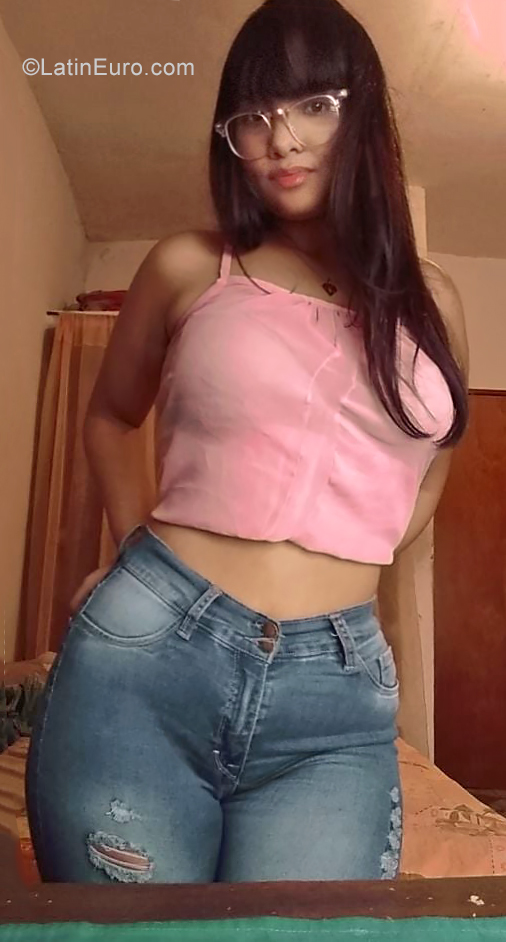 Date this athletic Venezuela girl Gabriela from Barquisimeto VE3564