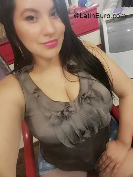 Date this attractive Ecuador girl Katty from Guayaquil EC652