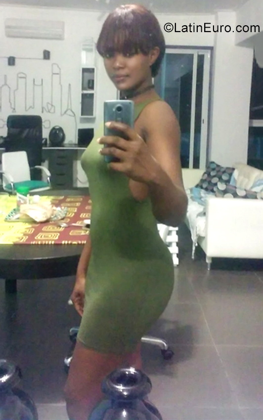 Date this fun Dominican Republic girl Roseline from Santo Domingo DO39033