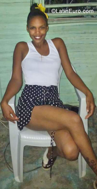 Date this young Dominican Republic girl Yona from Santo Domingo DO39100