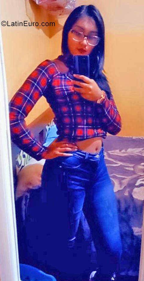 Date this pretty Ecuador girl Lizbeth from Quito EC683