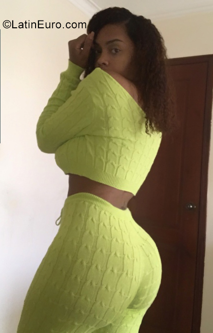 Date this sensual Dominican Republic girl Masiel from Santo Domingo DO40036