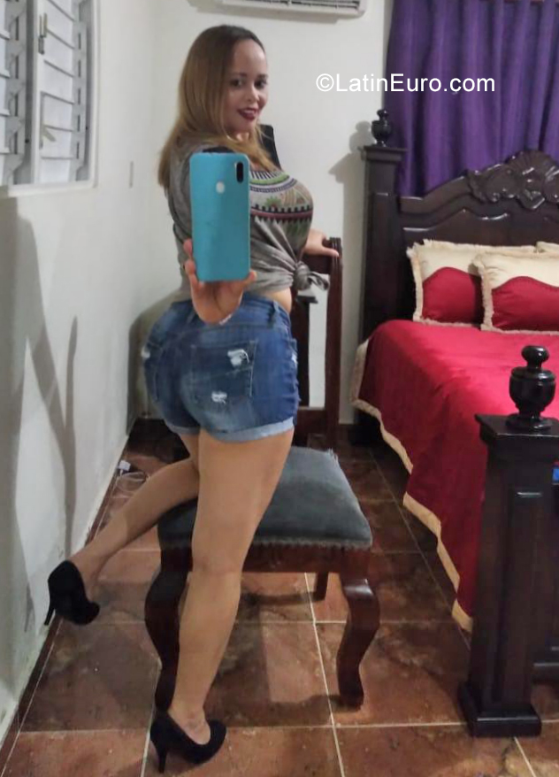 Date this stunning Dominican Republic girl Johanny from Santo Domingo DO39245