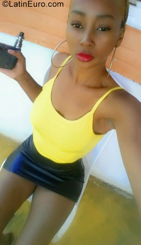 Date this hot Dominican Republic girl Anyelina from Santo Domingo DO39274