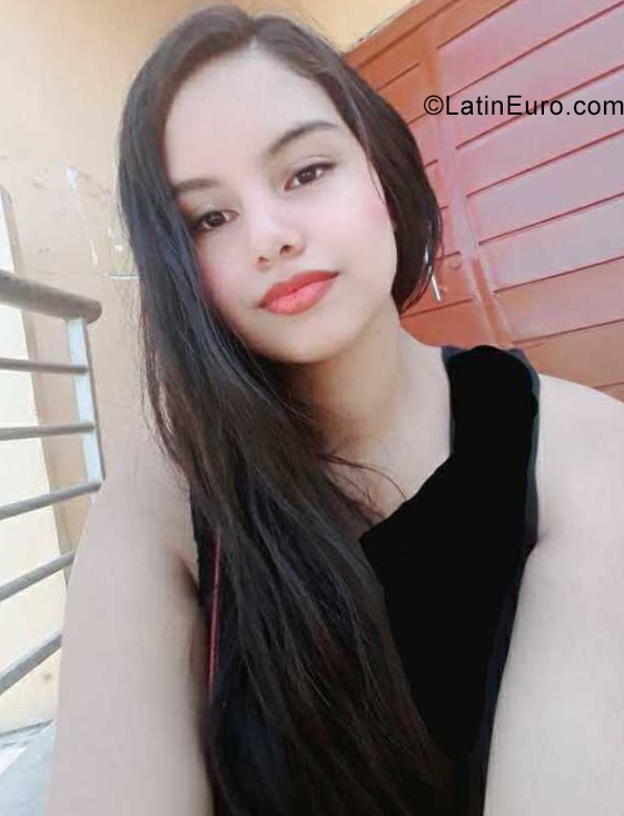 Date this athletic Peru girl Flor from Piura, Lima PE1790