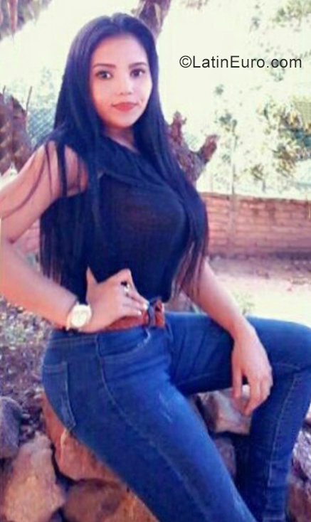 Date this sensual Honduras girl Salma Karina from Tegucigalpa HN2898