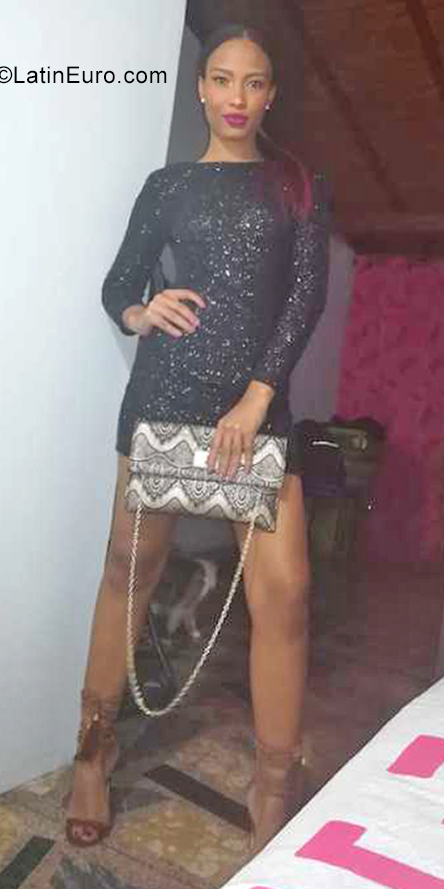 Date this nice looking Colombia girl Anyi from Medellin CO29548