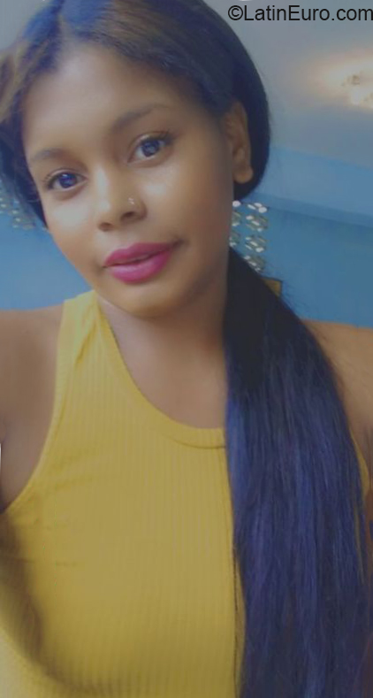 Date this gorgeous Dominican Republic girl Luisa from Santo Domingo DO39479