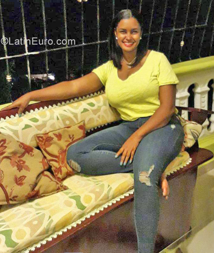 Date this beautiful Dominican Republic girl ANA from Cualquier Lugar DO39483