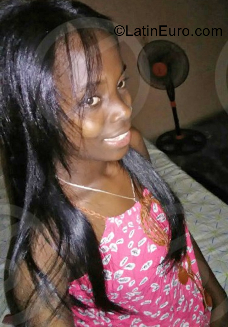 Date this exotic Dominican Republic girl Pamela from Santo Domingo DO39491