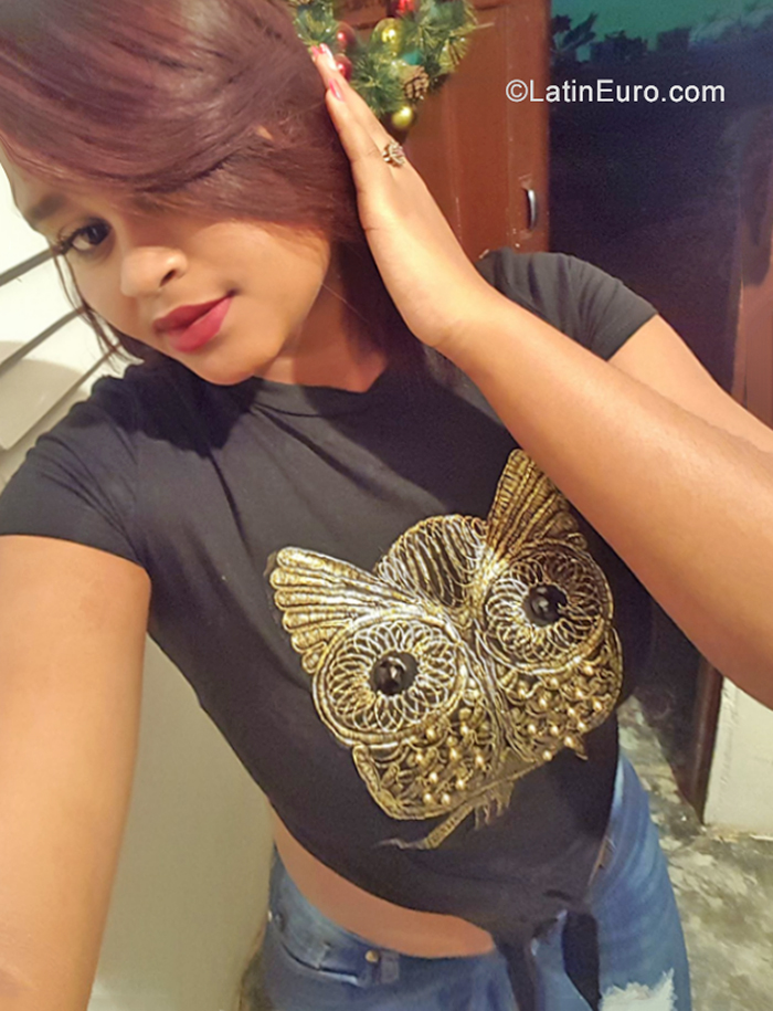 Date this exotic Dominican Republic girl Anyi from Santo Domingo DO39509