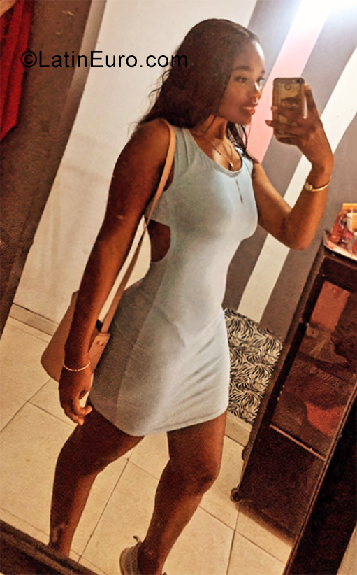 Date this hot Colombia girl Mafe from Bogota CO29723