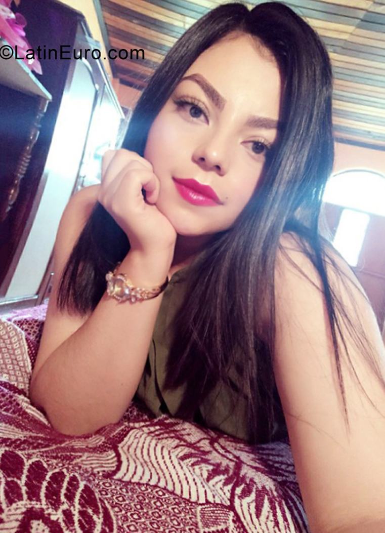 Date this gorgeous Guatemala girl Gabriela from Guatemala GT178