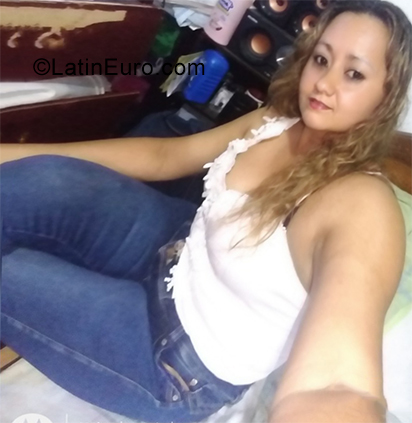 Date this pretty Colombia girl Carolina from Ibague CO29773