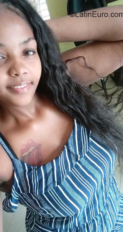 Date this voluptuous Dominican Republic girl Yarisa from San Pedro De Macorís DO39616