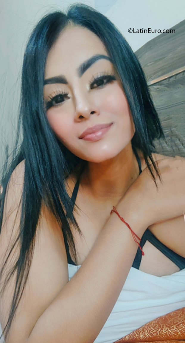 Date this nice looking Peru girl Fabiana from Arequipa PE1837