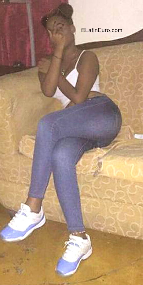 Date this attractive Dominican Republic girl Yisaury from Santiago DO39640