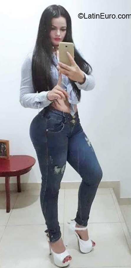 Date this gorgeous Colombia girl Aura from Palmira CO30181