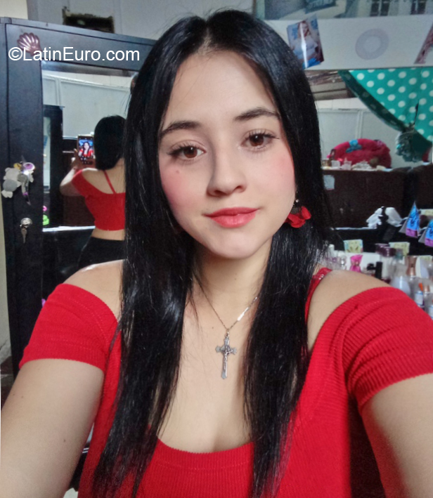 Date this athletic Colombia girl Cristina from Manizales CO29935