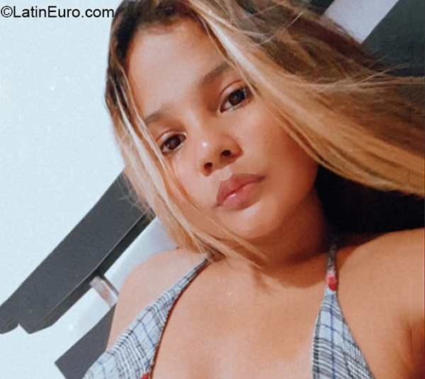 Date this foxy Colombia girl Brenda from Cartagena CO29985