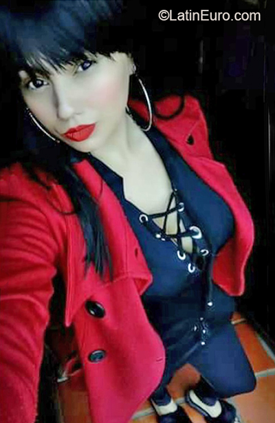 Date this happy Venezuela girl Lorena Mndez from Caracas VE3892