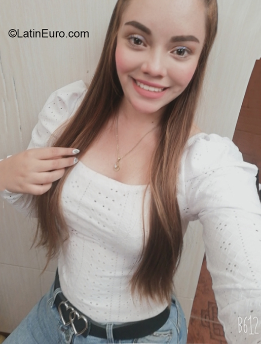 Date this good-looking Colombia girl Shara from Bogota CO30003