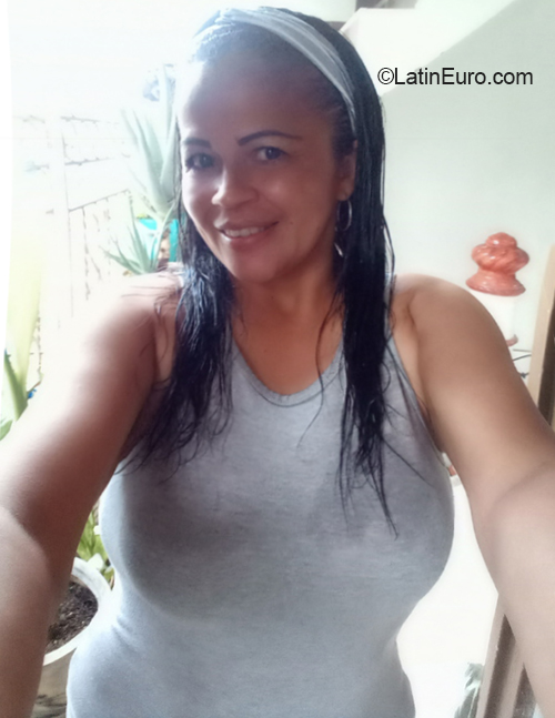 Date this sultry Colombia girl Tica from Cali CO30017