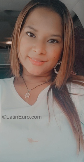 Date this foxy Colombia girl Kelly from Cartagena CO30030