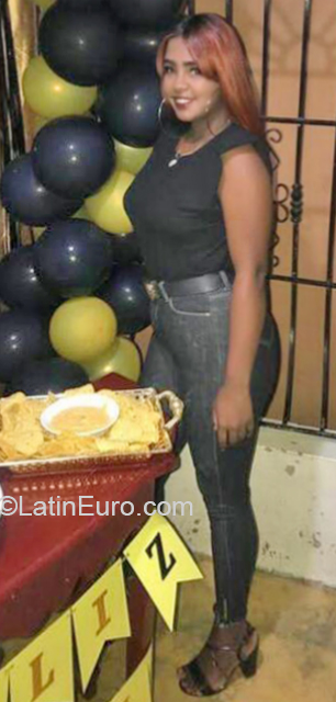 Date this foxy Dominican Republic girl Yaineri from Santo Domingo DO39731