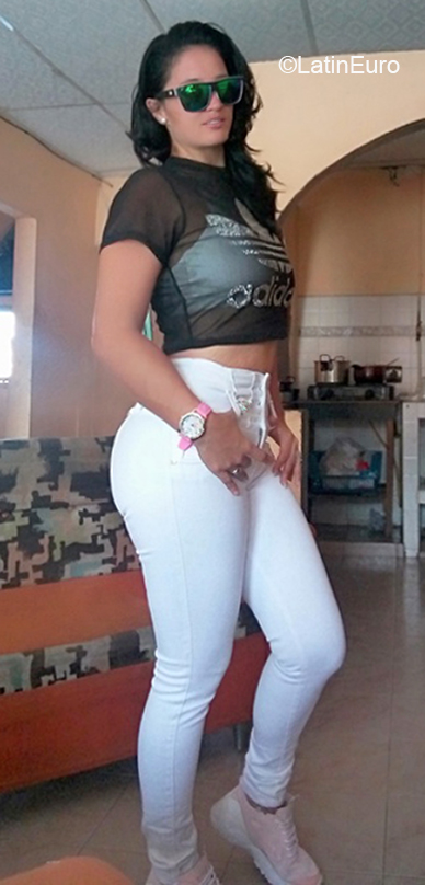 Date this exotic Colombia girl Claudia from Cali CO30056