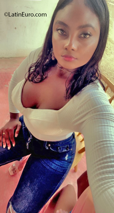 Date this happy Dominican Republic girl Mariaaa from Santo Domingo DO39771