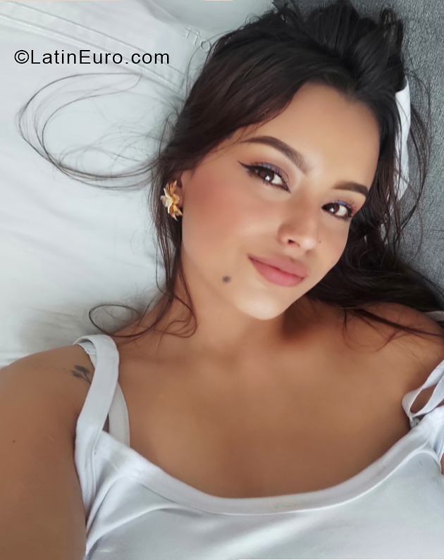 Date this stunning Colombia girl Antonella from  CO30115